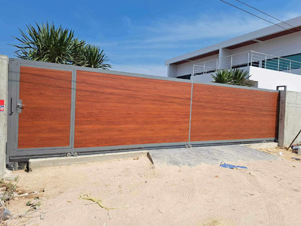 งานติดตั้งประตูสำเร็จรูป