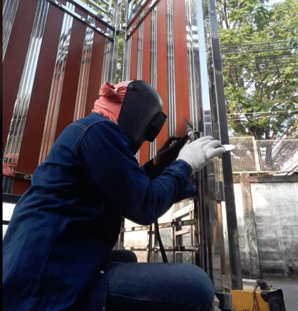 งานซ่อมประตูเหล็กหน้าบ้าน เขตบางนา กรุงเทพฯ