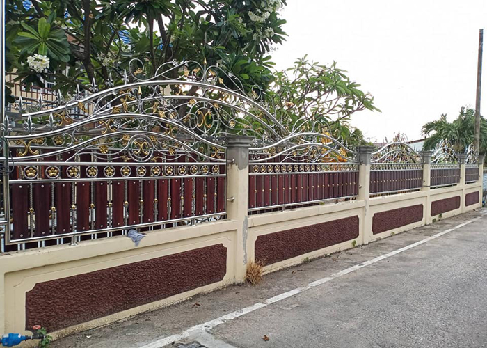 งานติดตั้งประตูเหล็กหน้าบ้าน