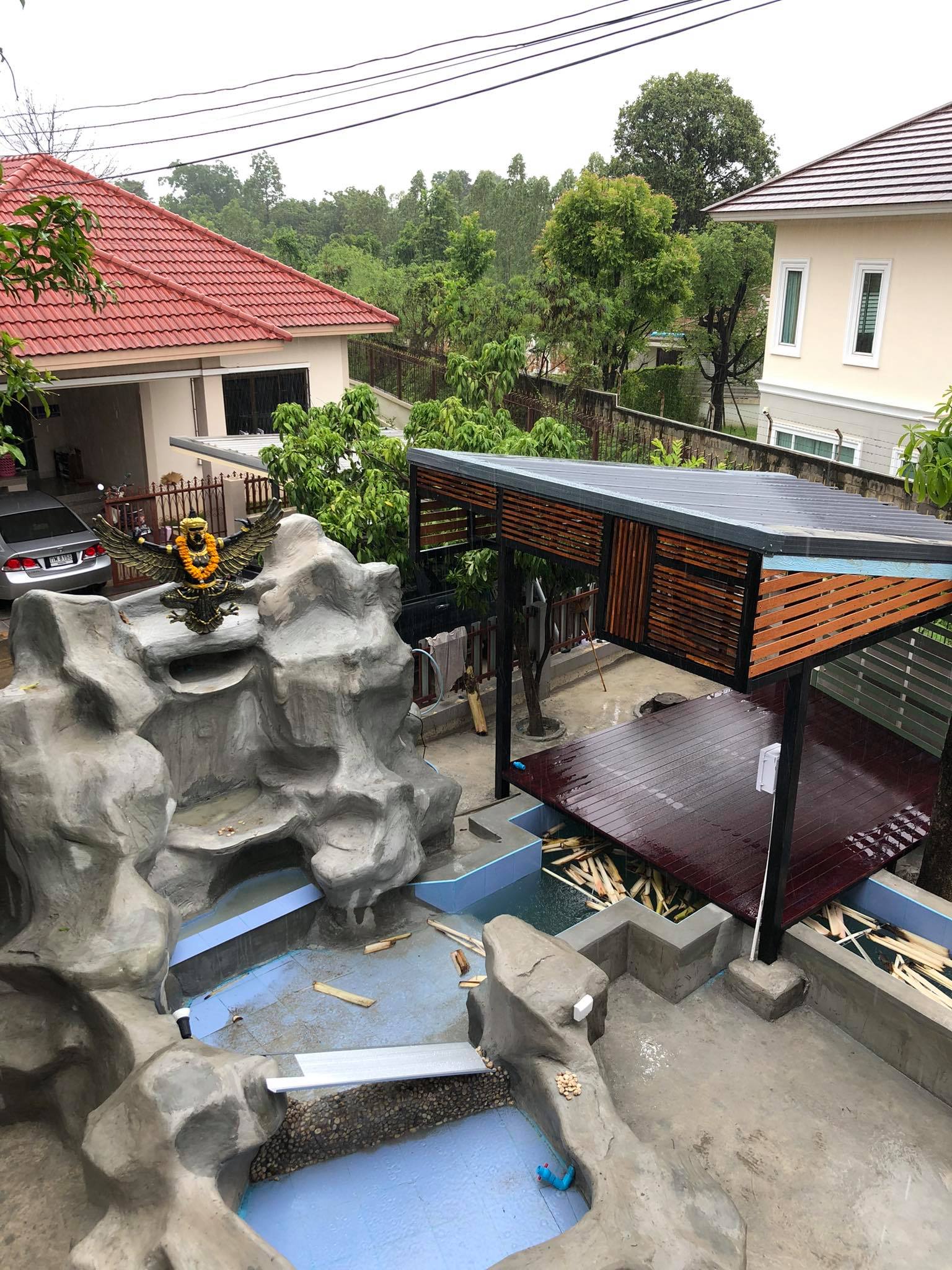 งานซ่อมรางน้ำฝนตัน เปลี่ยนรางใหม่ กรุงเทพฯ